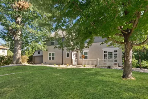 212 Oak Knoll Blvd, Mankato, MN 56001