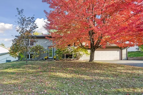 9581 Yorkshire Ln, Eden Prairie, MN 55347