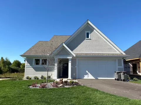 9184 Mills Dr, Chanhassen, MN 55317