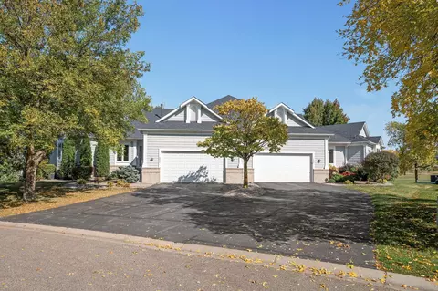 8800 Pointe Vista Dr, Victoria, MN 55386