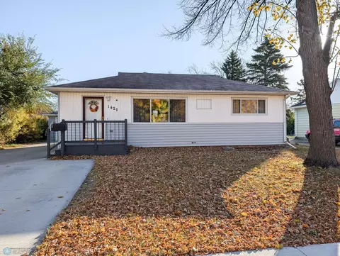 1422 17th St S, Moorhead, MN 56560