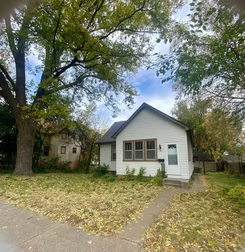 93 Winona St E, West Saint Paul, MN 55107
