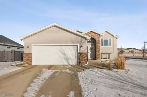 4707 47th Ave S, Fargo, ND 58104