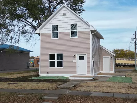 607 Wisconsin Ave SE, Staples, MN 56479