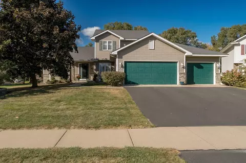 1808 Evergreen Ln, Shakopee, MN 55379