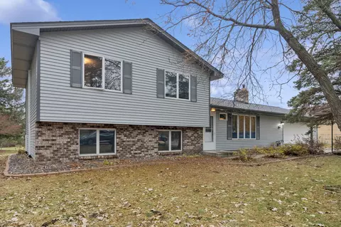 1304 W River St, Monticello, MN 55362