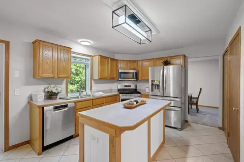 17391 Homestead Trl, Lakeville, MN 55044