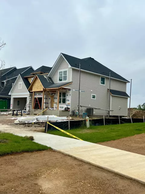 5460 Rolling Hills Pkwy, Chaska, MN 55318