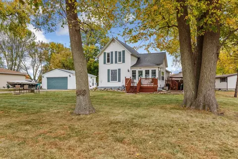 804 10th St NW, Waseca, MN 56093
