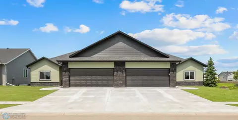 3018 41st Ave S, Moorhead, MN 56560