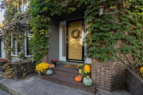 4905 Safari Ct S, Eagan, MN 55122