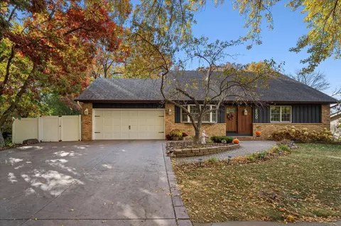 6500 134th St W, Apple Valley, MN 55124