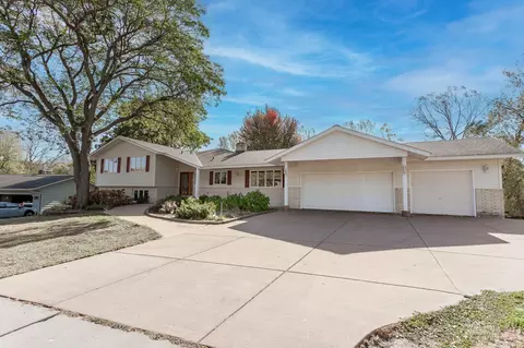 2305 Skyline Dr S, Burnsville, MN 55337