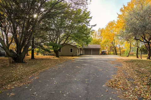 330 Jefferson Ct SE, Hutchinson, MN 55350