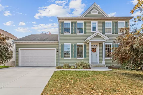 1973 Schoolmaster Dr, Chaska, MN 55318
