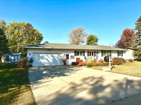 2811 Rose Ave N, Worthington, MN 56187