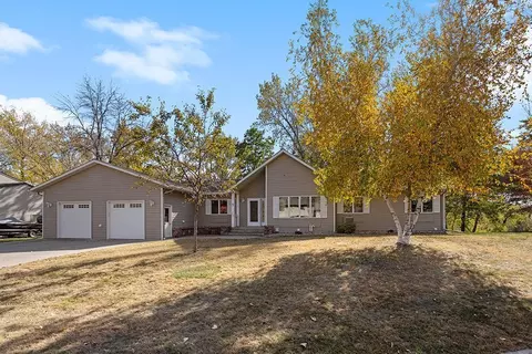 65 Southwood Dr, Fairmont, MN 56031