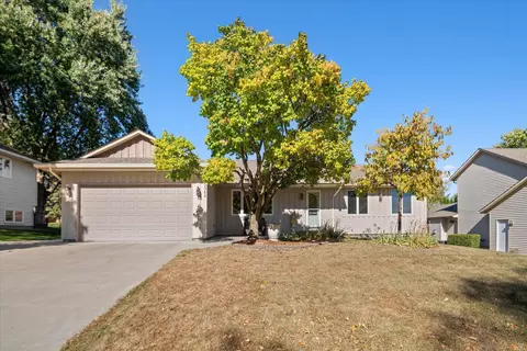 9362 Newcastle Rd, Woodbury, MN 55125