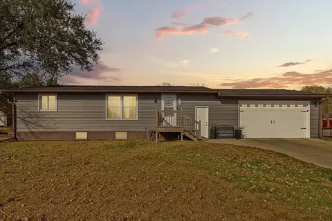 304 Francis St, Faribault, MN 55021