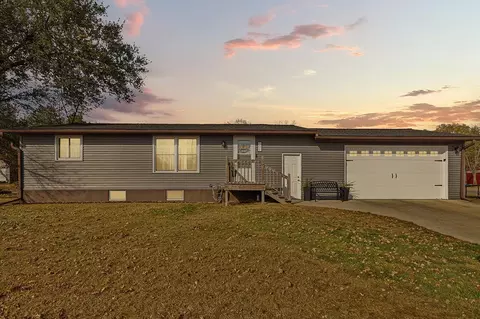 304 Francis St, Faribault, MN 55021