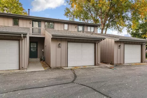 1224 Woodley St E, Northfield, MN 55057
