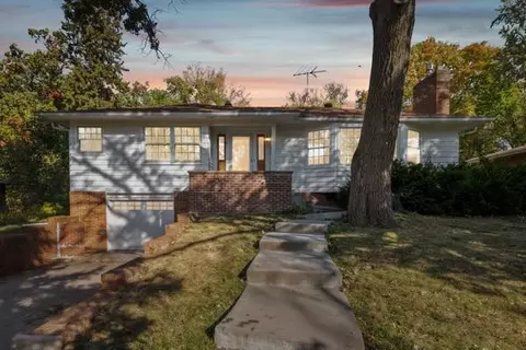 319 Capitol View Ave, Roseville, MN 55113