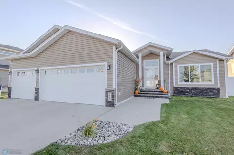 1817 42nd St S, Moorhead, MN 56560