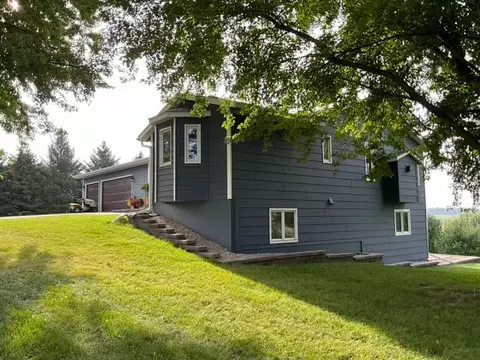 2700 Skyline Dr SE, New Prague, MN 56071