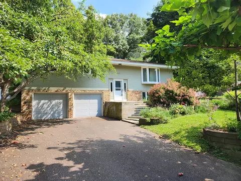 442 Burlington Rd, Saint Paul, MN 55119