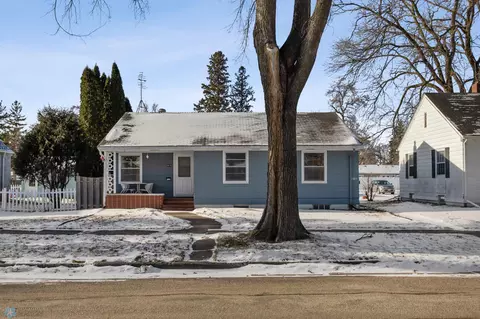 915 S 3rd St S, Moorhead, MN 56560