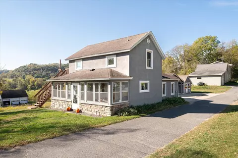 105 6th St, Hokah, MN 55941