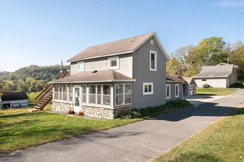 105 6th St, Hokah, MN 55941