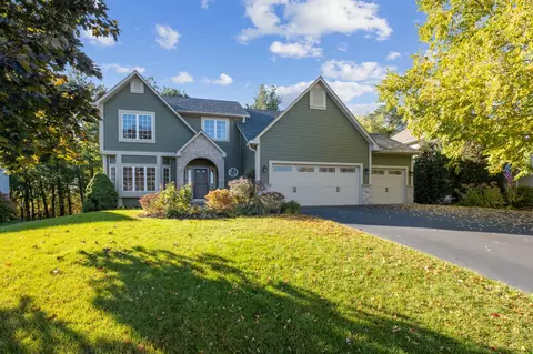 1922 Groveland Way, Shakopee, MN 55379