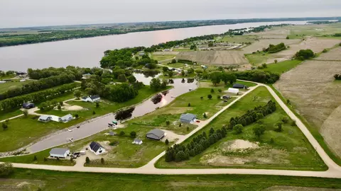 48113 Isaak Ln, Big Stone City, SD 57216