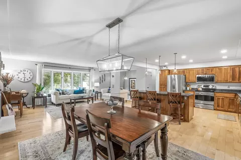 4221 Bassett Creek Dr, Golden Valley, MN 55422