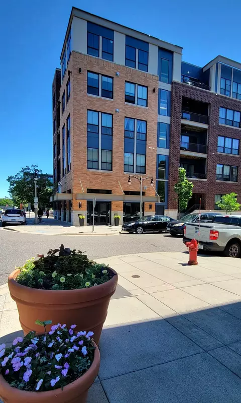 4525 Park Commons Dr #208, Saint Louis Park, MN 55416