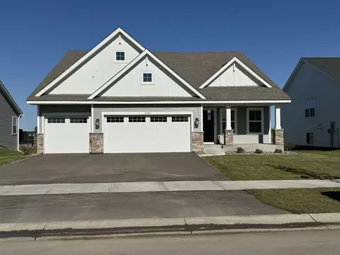 2083 Norway Ln, Lino Lakes, MN 55038