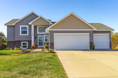 31866 Mcguire Trl, Lindstrom, MN 55045