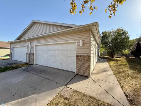601 36th Ave S, Moorhead, MN 56560