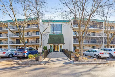 10531 Cedar Lake Rd #303, Minnetonka, MN 55305