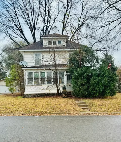 306 13th St NW, Faribault, MN 55021
