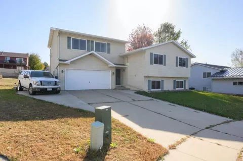 2016 27th St SE, Rochester, MN 55904