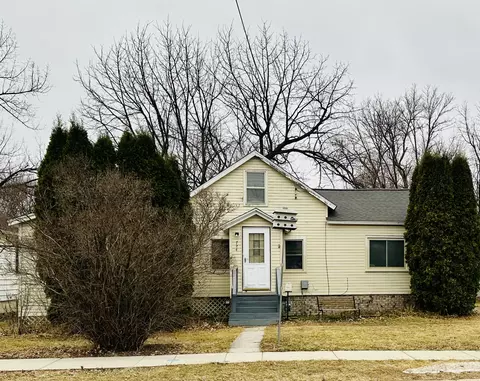 724 4th St SW, Waseca, MN 56093