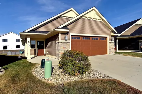 1015 Sunrise Cir, Dassel, MN 55325