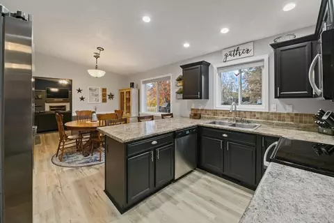 950 Eulaine Cir, Hammond, WI 54015 photo 5