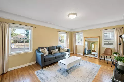 3749 Regent Ave N, Robbinsdale, MN 55422