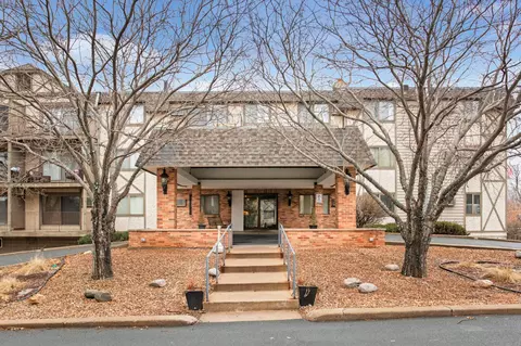 1304 W Medicine Lake Dr #205, Plymouth, MN 55441
