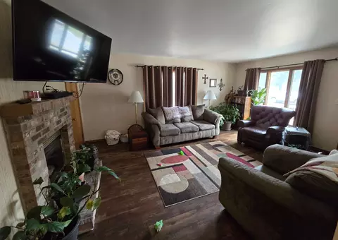 419 E Main St, Pipestone, MN 56164 photo 3