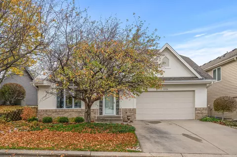 3056 Saint Albans Hollow Cir, Hopkins, MN 55305