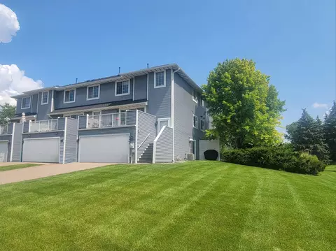 2465 E 117th St #20, Burnsville, MN 55337